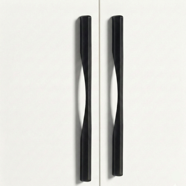 Horizon Slim Wardrobe Handle in Matte Black