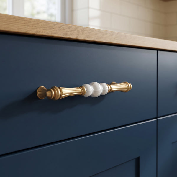 Tassel Sovereign Bar Handle in PEARL+PG, 160mm, fitted on a kitchen drawer