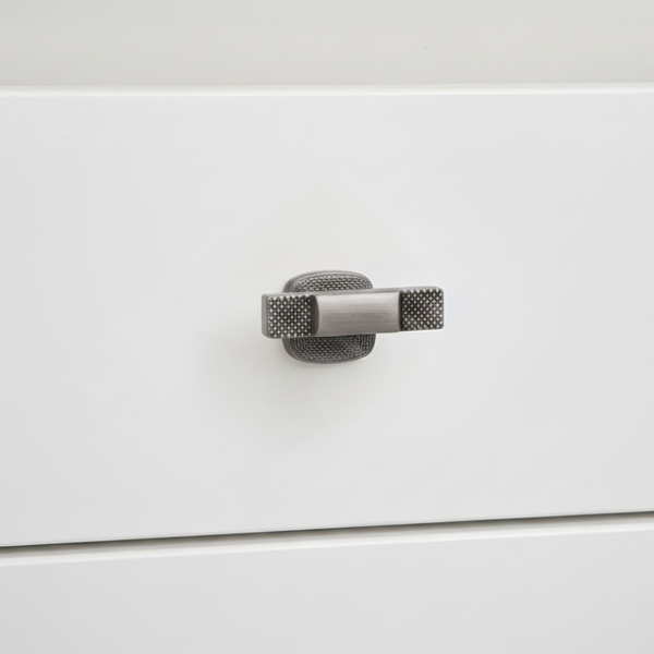 Grip-Bar Wardrobe Handle in Matte Black