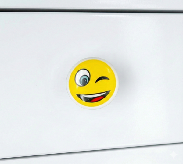 Wink Smiley Artisan Knob