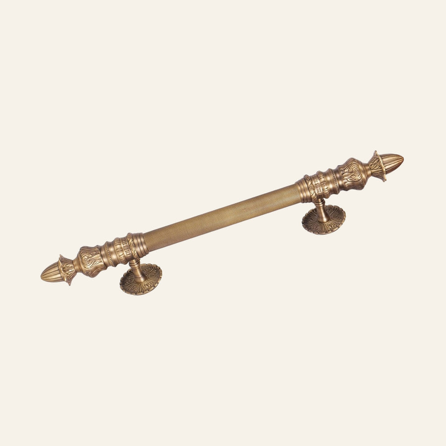 Begonya knurled solid brass pull handle with cast leaf shoulders