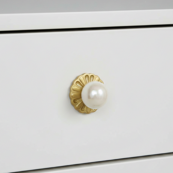 Petal Drift Dome Knob in Sedef Pearl