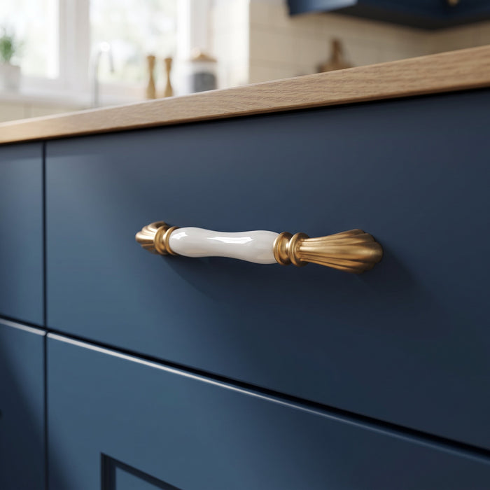 Perla Bead Bar Handle in PEARL+PG, 160mm, fitted on a kitchen drawer