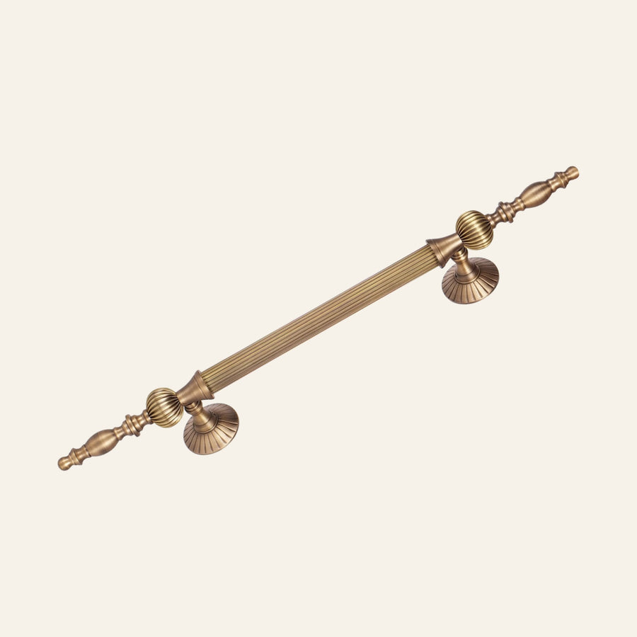 Cilo reeded solid brass pull handle with fluted sphere ends