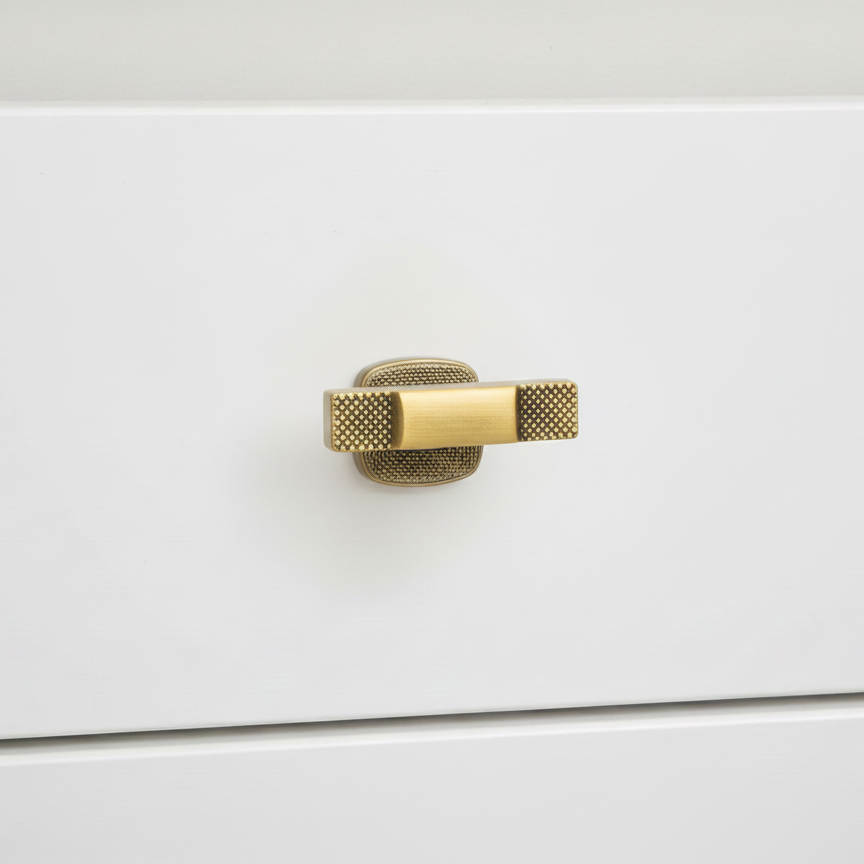 Grip-Bar Wardrobe Handle in Smoky Antique – zinc wardrobe handle