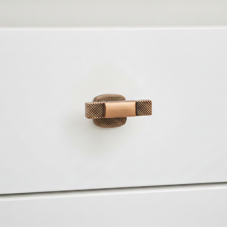 Grip-Bar Wardrobe Handle in Champagne Bronze – zinc wardrobe handle