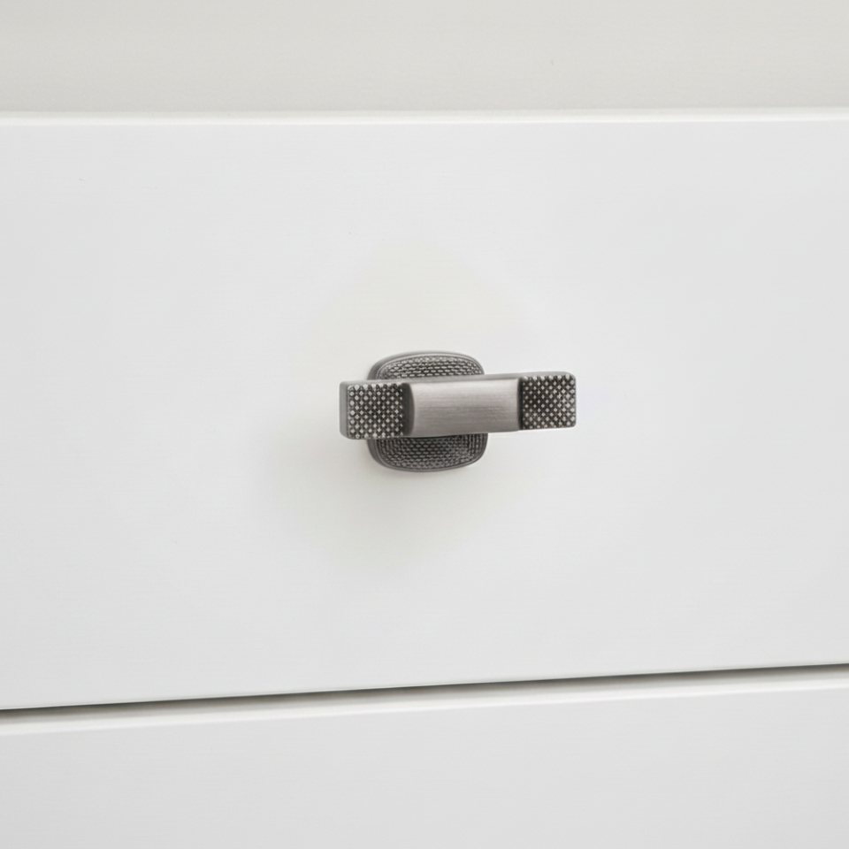 Grip-Bar Wardrobe Handle – Zinc wardrobe handles