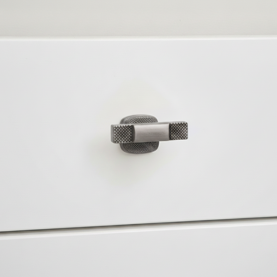 Grip-Bar Wardrobe Handle in Smoky Black – zinc wardrobe handle