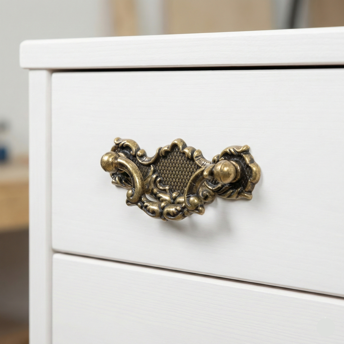 Olympia Ornate Bail Pull – Zinc backplate handle