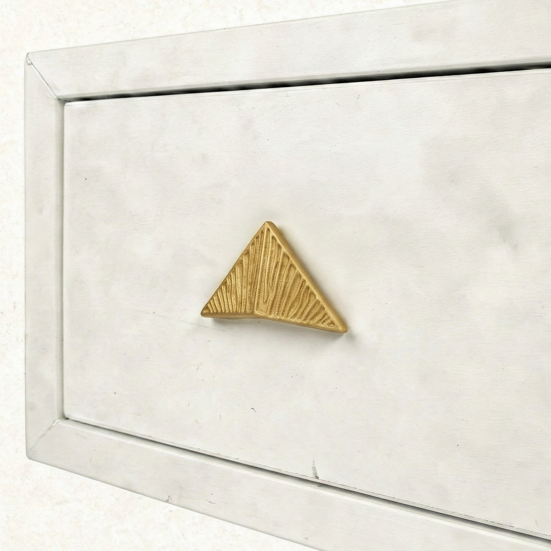 Zebra Triangular Knob – Aluminium Knob